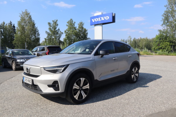 Esittelykuva VOLVO C40 täyssähköautosta.