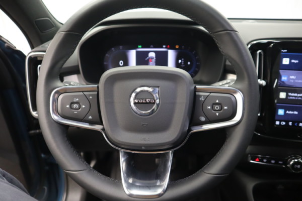 Esittelykuva VOLVO XC40 bensiiniautosta.