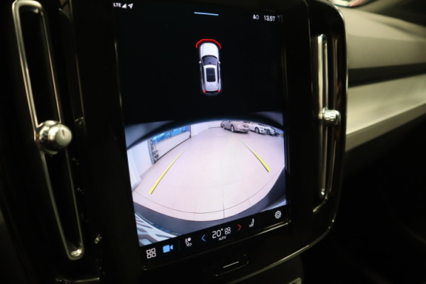Esittelykuva VOLVO XC40 bensiiniautosta.