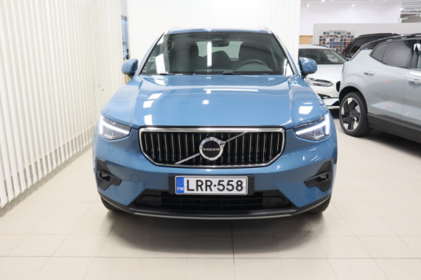 Esittelykuva VOLVO XC40 bensiiniautosta.