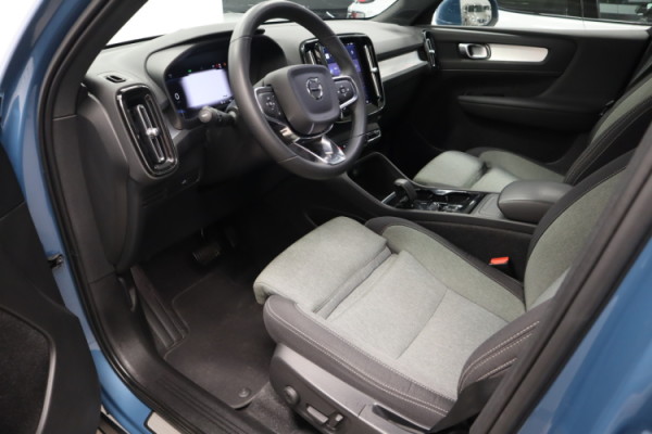 Esittelykuva VOLVO XC40 bensiiniautosta.