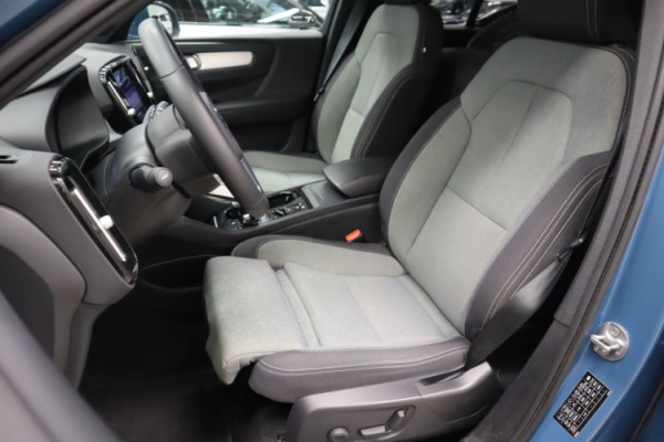 Esittelykuva VOLVO XC40 bensiiniautosta.