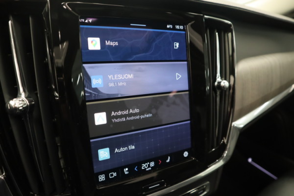 Esittelykuva VOLVO S90 lataushybridiautosta.