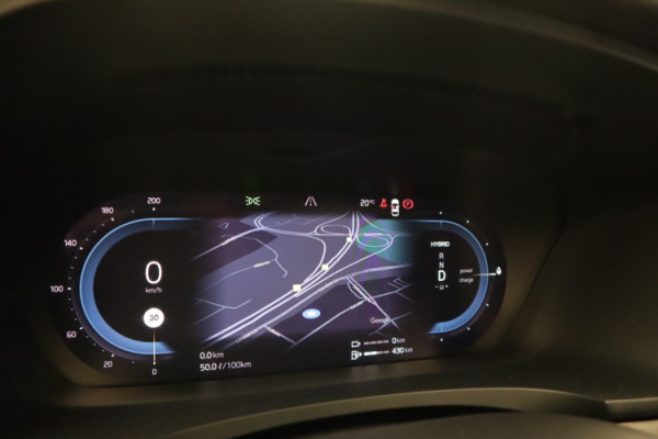 Esittelykuva VOLVO S90 lataushybridiautosta.