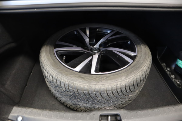 Esittelykuva VOLVO S90 lataushybridiautosta.