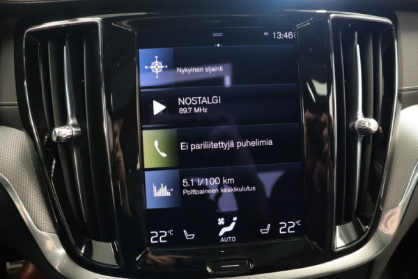 Esittelykuva VOLVO S60 lataushybridiautosta.