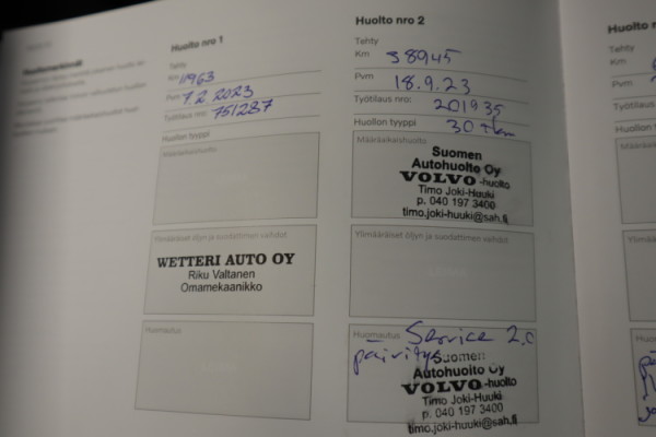 Esittelykuva VOLVO S60 lataushybridiautosta.