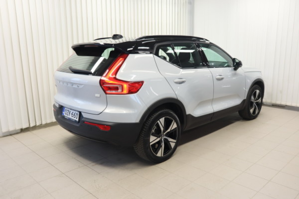 Esittelykuva VOLVO XC40 täyssähköautosta.