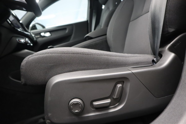 Esittelykuva VOLVO C40 täyssähköautosta.