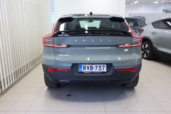 Esittelykuva VOLVO C40 täyssähköautosta.