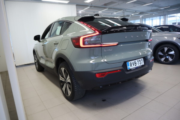 Esittelykuva VOLVO C40 täyssähköautosta.
