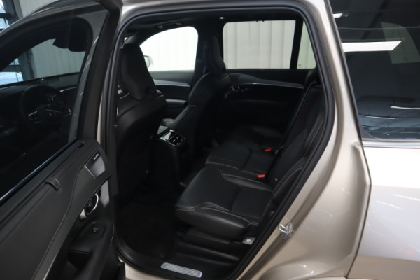 Esittelykuva VOLVO XC90 lataushybridiautosta.