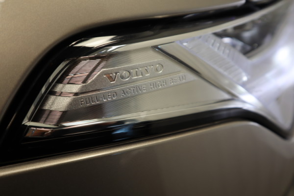 Esittelykuva VOLVO XC90 lataushybridiautosta.