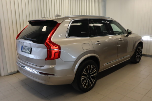 Esittelykuva VOLVO XC90 lataushybridiautosta.