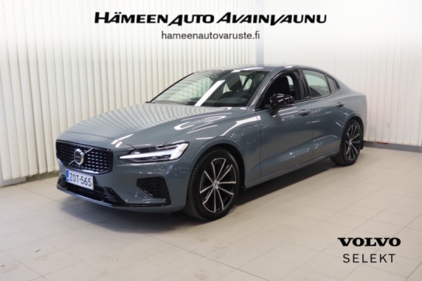 Esittelykuva VOLVO S60 lataushybridiautosta.