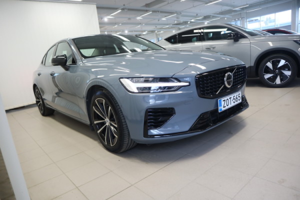 Esittelykuva VOLVO S60 lataushybridiautosta.
