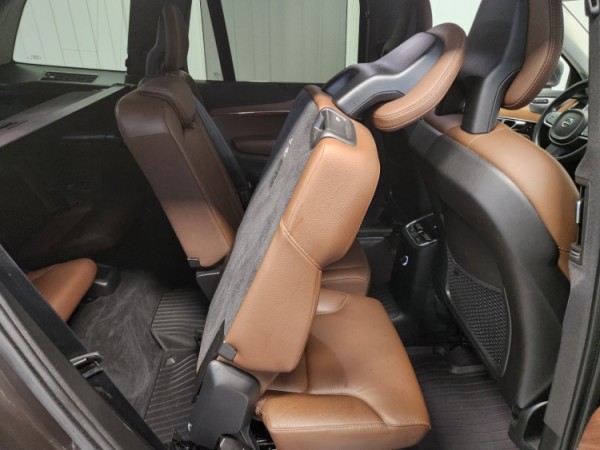 Esittelykuva VOLVO XC90 lataushybridiautosta.