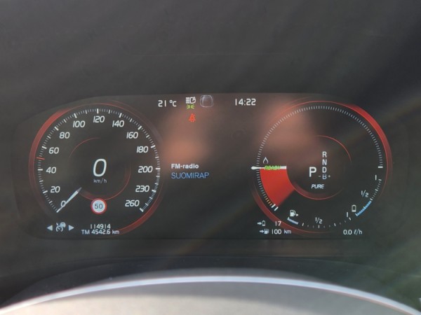 Esittelykuva VOLVO V60 lataushybridiautosta.