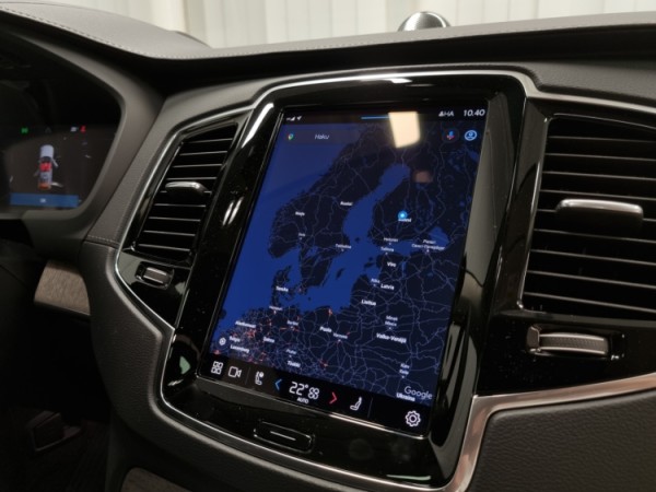 Esittelykuva VOLVO XC90 lataushybridiautosta.