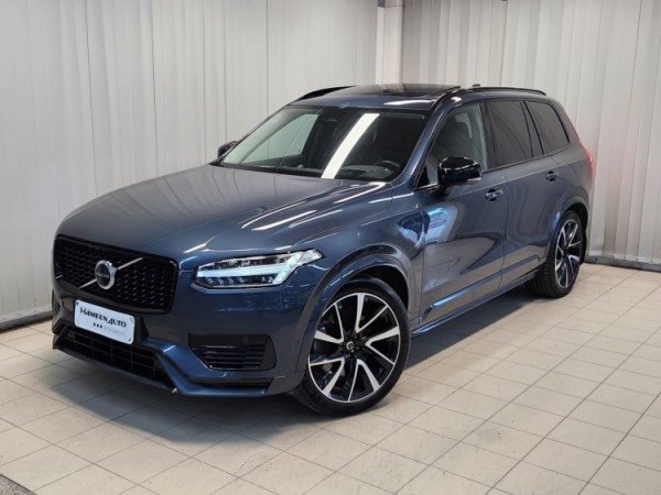 Esittelykuva VOLVO XC90 lataushybridiautosta.