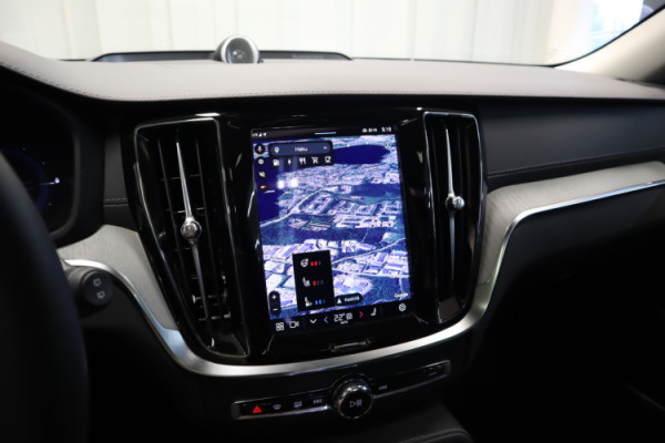 Esittelykuva VOLVO V60 lataushybridiautosta.