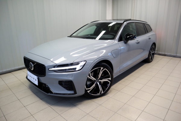Esittelykuva VOLVO V60 lataushybridiautosta.