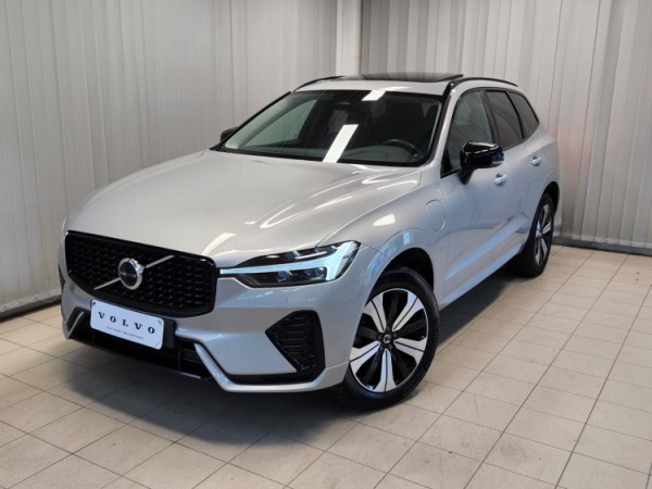 Esittelykuva VOLVO XC60 lataushybridiautosta.