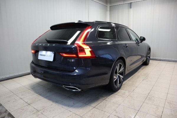 Esittelykuva VOLVO V90 lataushybridiautosta.