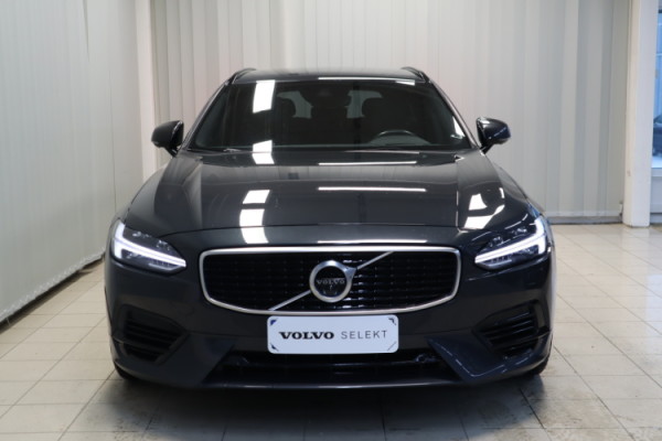 Esittelykuva VOLVO V90 lataushybridiautosta.