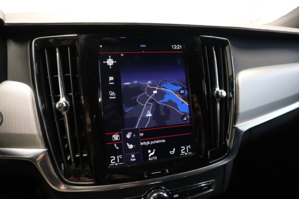 Esittelykuva VOLVO V90 lataushybridiautosta.
