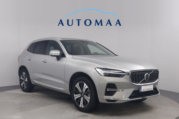 Esittelykuva VOLVO XC60 lataushybridiautosta.