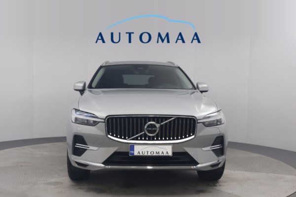 Esittelykuva VOLVO XC60 lataushybridiautosta.