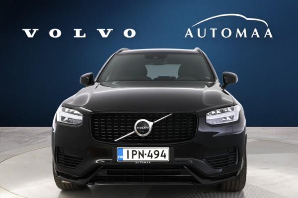 Esittelykuva VOLVO XC90 lataushybridiautosta.