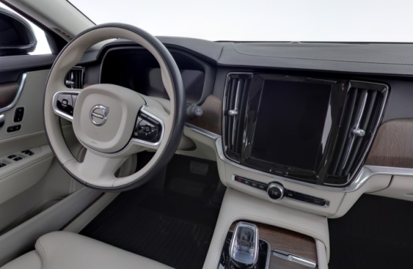 Esittelykuva VOLVO V90 kevythybridiautosta.