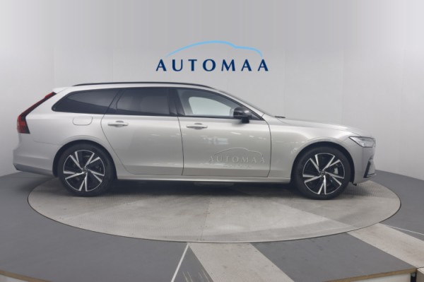 Esittelykuva VOLVO V90 lataushybridiautosta.