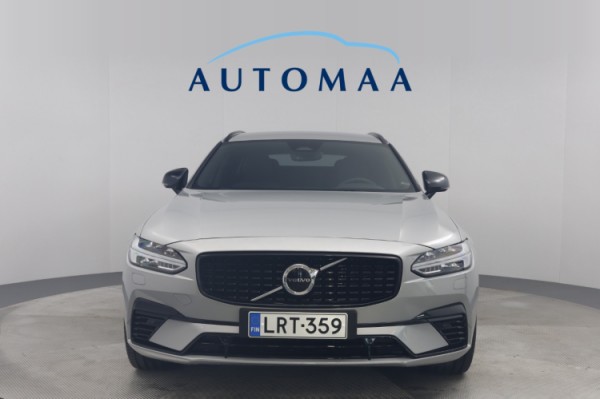 Esittelykuva VOLVO V90 lataushybridiautosta.