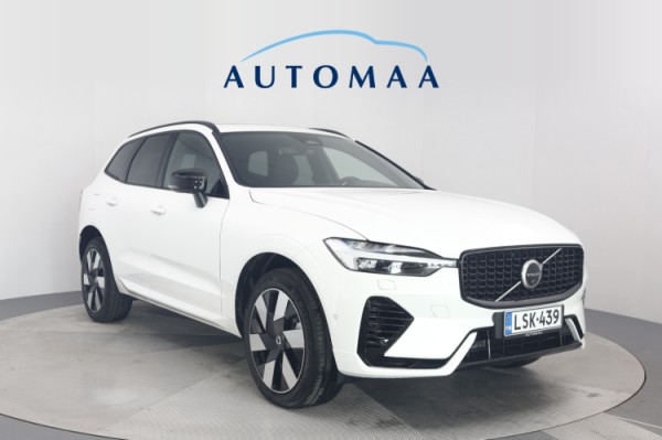 Esittelykuva VOLVO XC60 lataushybridiautosta.