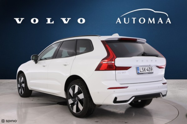 Esittelykuva VOLVO XC60 lataushybridiautosta.