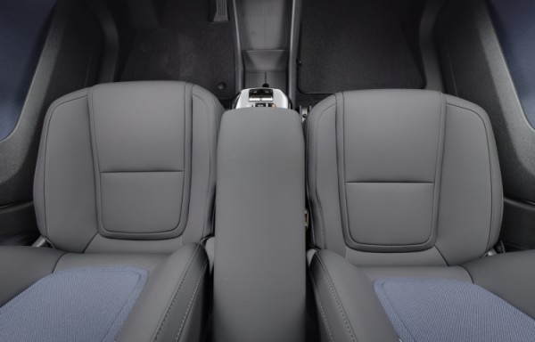 Esittelykuva VOLVO EX30 täyssähköautosta.