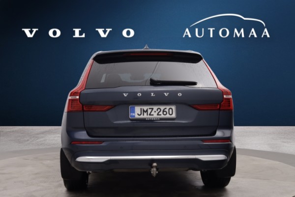 Esittelykuva VOLVO XC60 lataushybridiautosta.
