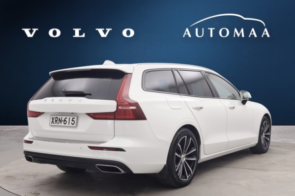 Esittelykuva VOLVO V60 lataushybridiautosta.