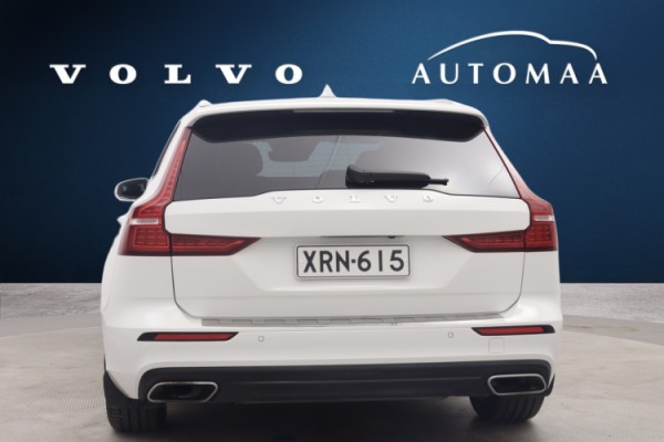 Esittelykuva VOLVO V60 lataushybridiautosta.