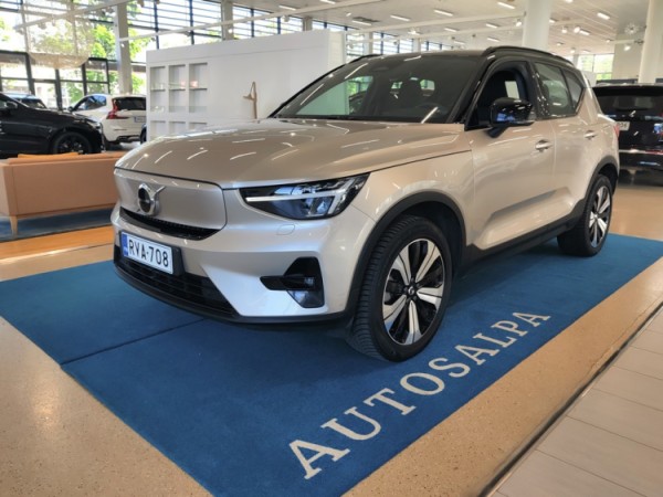 Esittelykuva VOLVO XC40 täyssähköautosta.