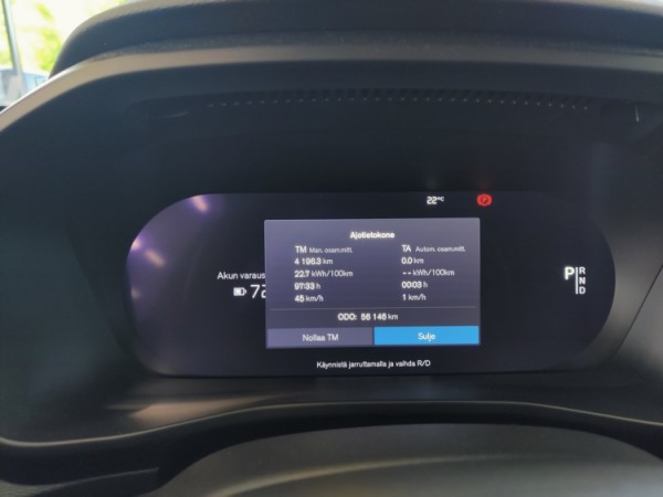 Esittelykuva VOLVO XC40 täyssähköautosta.