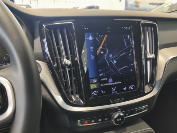 Esittelykuva VOLVO V60 lataushybridiautosta.