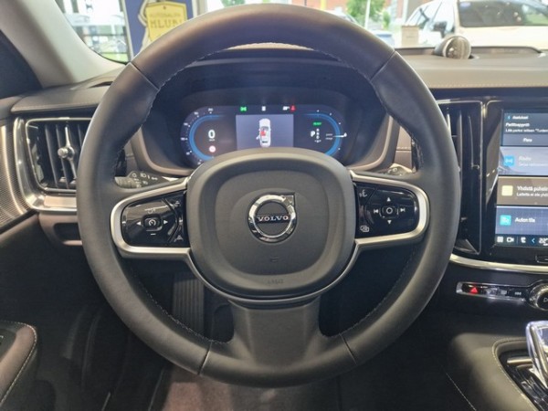 Esittelykuva VOLVO V60 lataushybridiautosta.