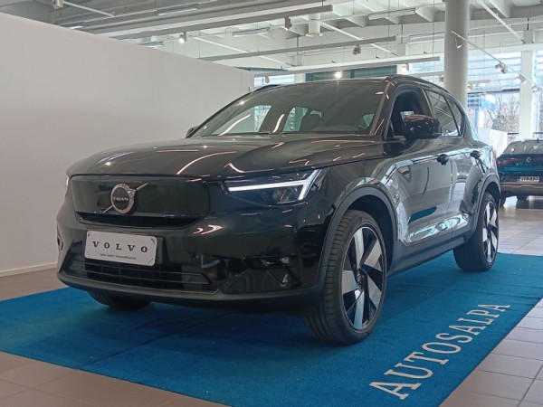 Esittelykuva VOLVO EX40 täyssähköautosta.