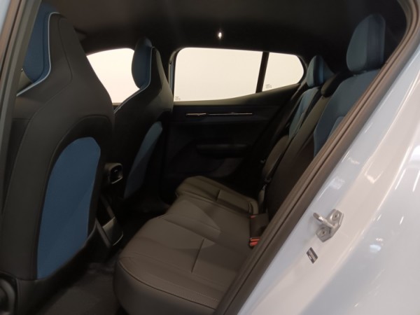 Esittelykuva VOLVO EX30 täyssähköautosta.