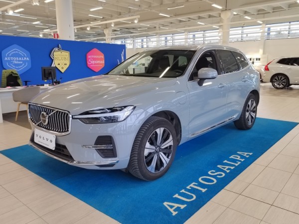 Esittelykuva VOLVO XC60 lataushybridiautosta.