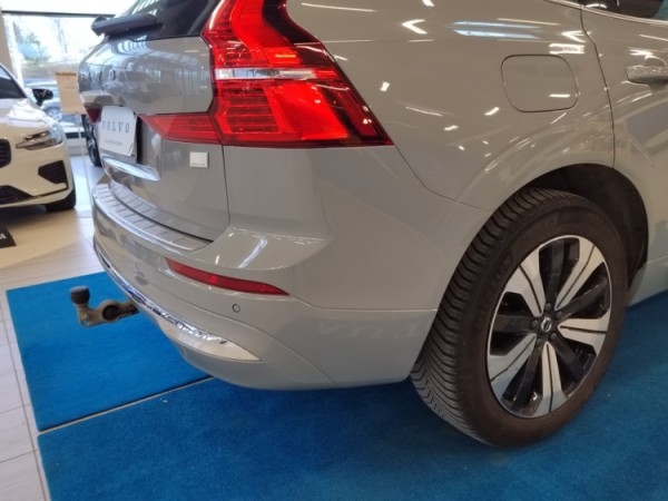 Esittelykuva VOLVO XC60 lataushybridiautosta.